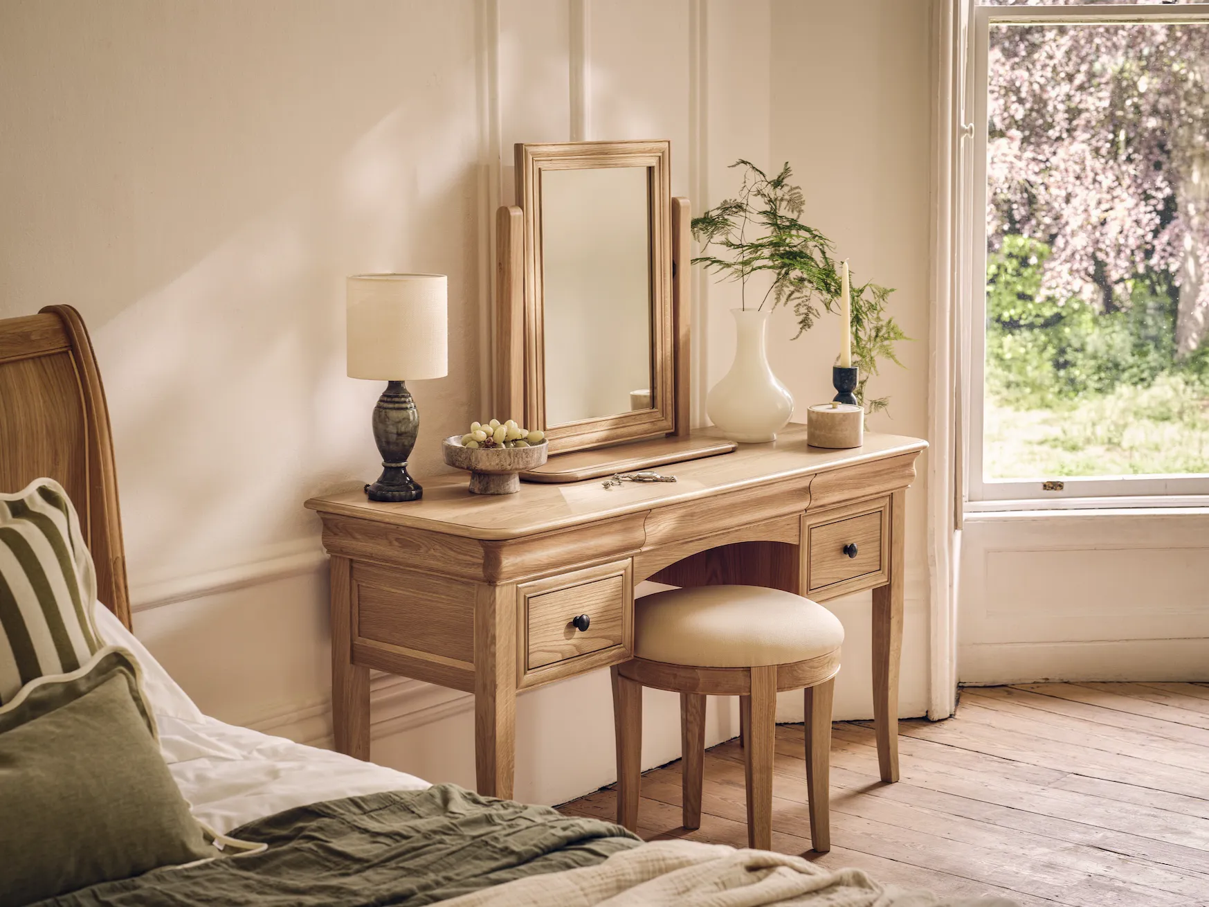 Willis & Gambier Bordeaux Dressing Table